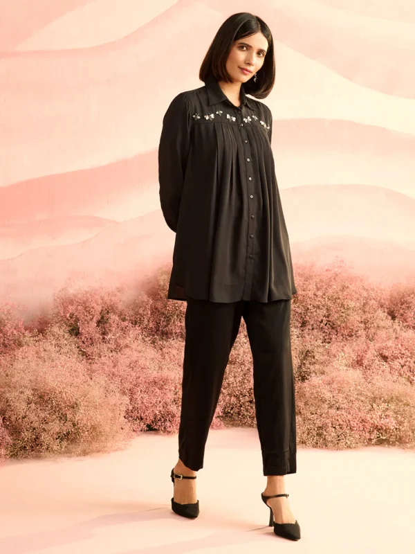 BLACK BUGS YOKE PLEATED SHIRT - Image 2